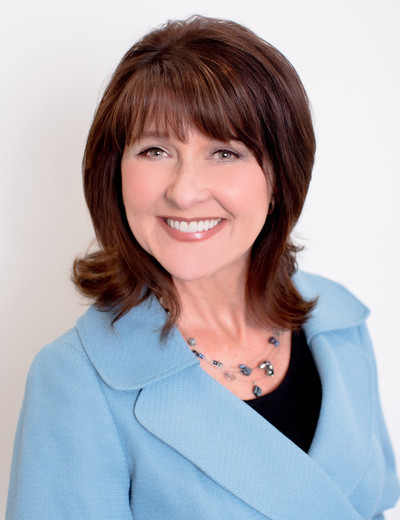 Seanna Collins performing a wedding ceremony